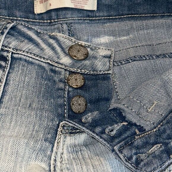 No Boundaries Blue Faded Denim Flat Front High-Rise Cut-Off Shorts Ladies Size 3 - Picture 5 of 9